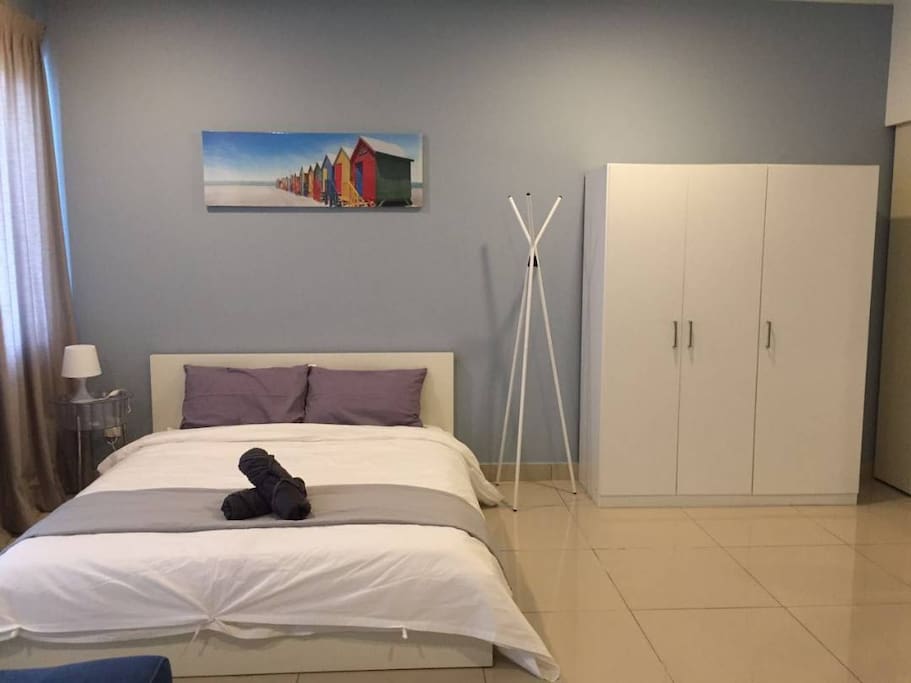 1 Queen bed in the room with wardrobe
