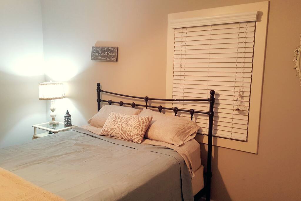 Queen bed- Room 2