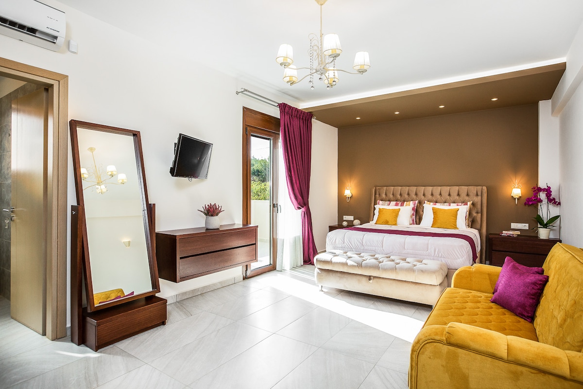 Toutes les chambres d'Ino Villa sont meublées sans effort et élégamment...