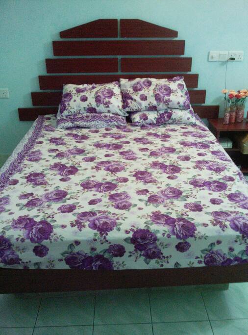 Bed room Queen size