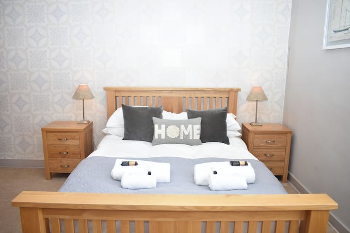 Cosy 1BR in affluent Morningside, 20 min to centre