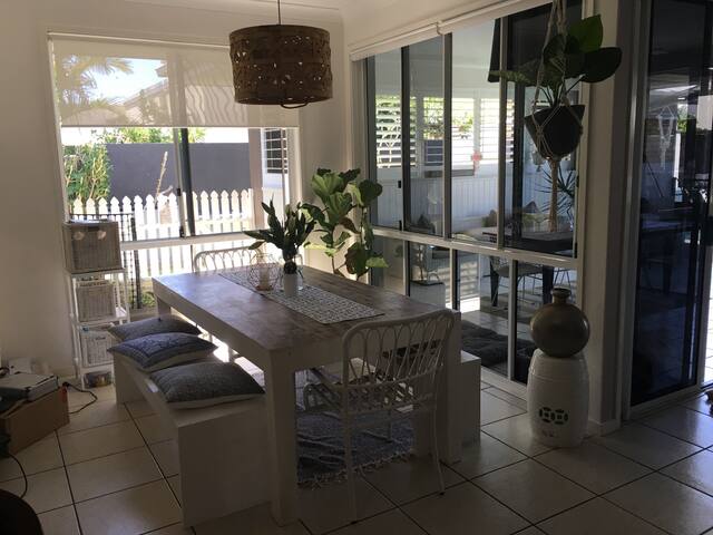 Sunshine Coast 4BRM coastal home gallery image 2