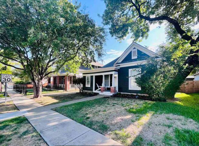 MagnoliaBase Bungalow @ Fairmount, EV Dog Friendly gallery image 3