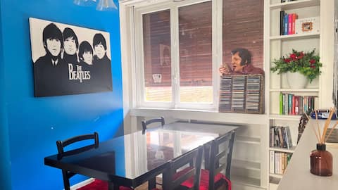 Top Airbnb: Cosy apartment near Pont de Neuilly (metro line 1) in Neuilly Sur Seine