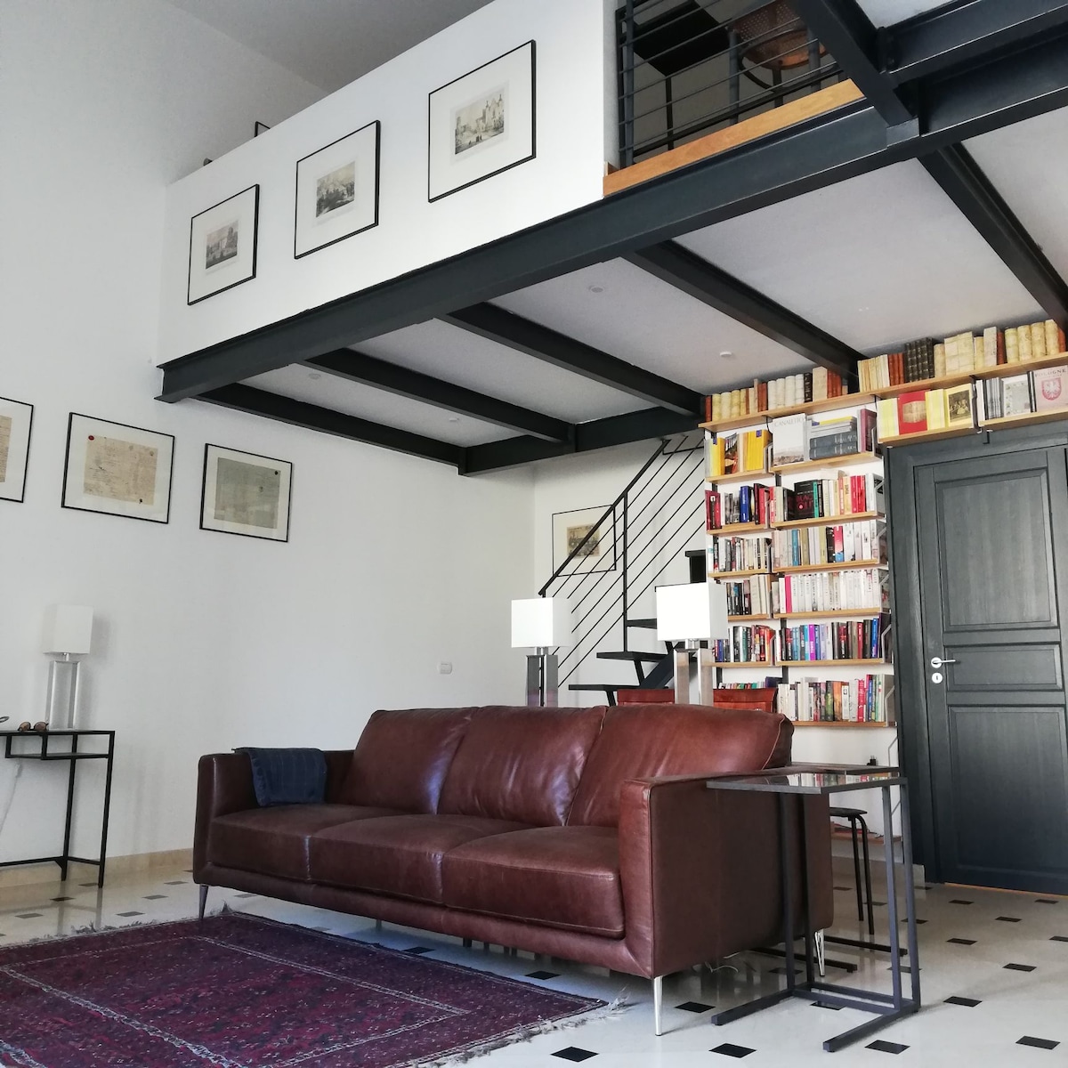 Top Airbnb: Luxury apartment with big living room in Bari