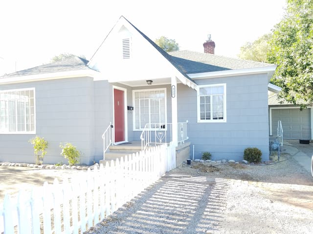 Adorable Sparks cottage!