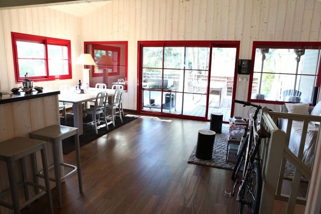 Salon, salle a manger (etage) donnant sur la terrasse