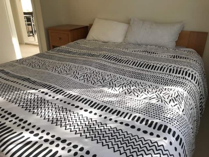 150-179 cm széles ágy a hálószobában