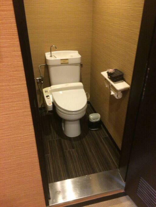 ウォシュレット完備しています。