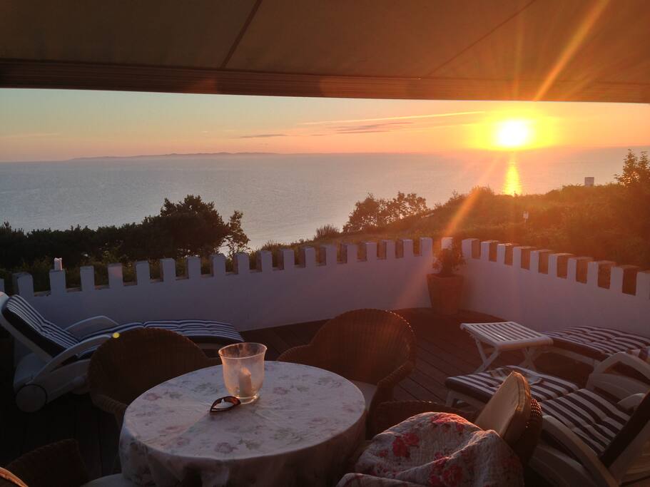 relax on the sunterrace facing the Sea
