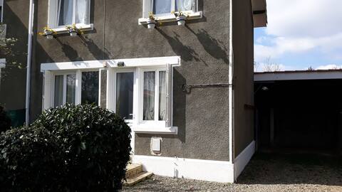 House "Mon Abri" on the roads of 40, 32, 64, 65