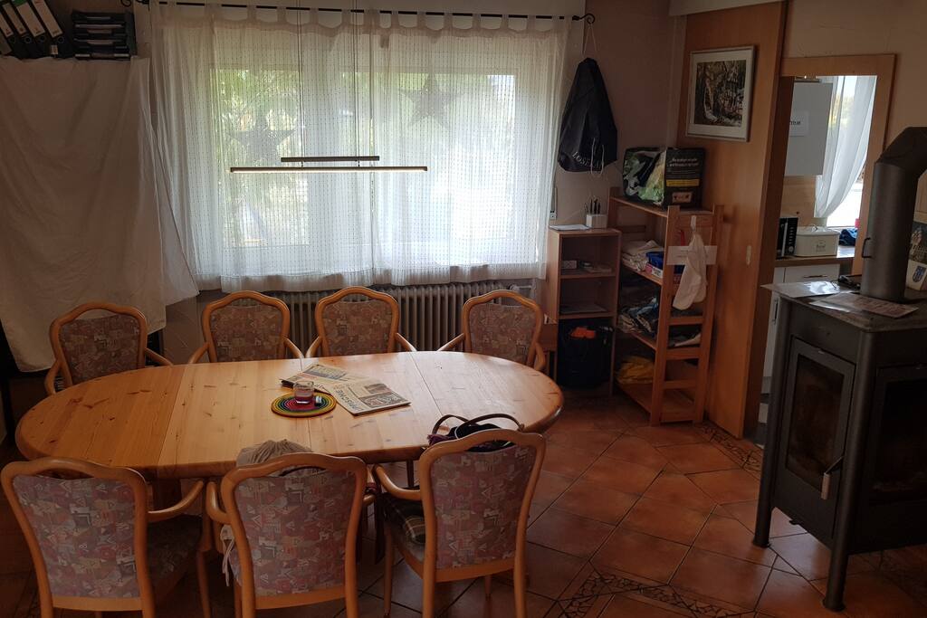 Esstisch im Wohnzimmer