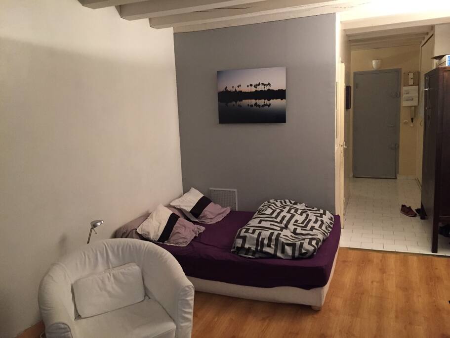 Canapé confortable, neuf novembre 2015