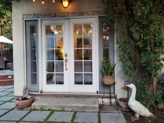 Paradise in “Melrose Village” gallery image 3