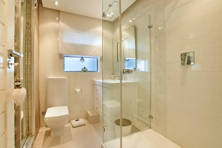 Greenside Views in Mouille Point,Cape Town gallery image 5