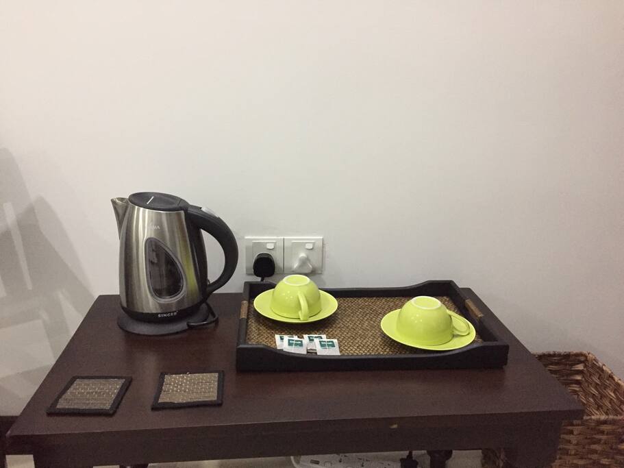 Tea/coffee table