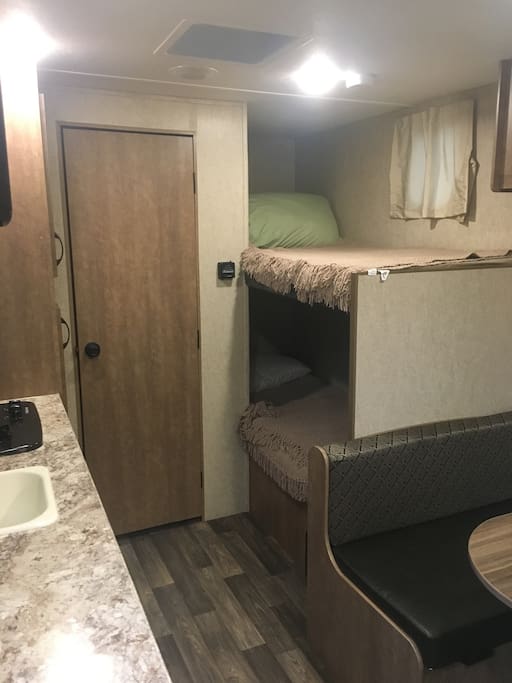 Double bunk (sleeps 2)