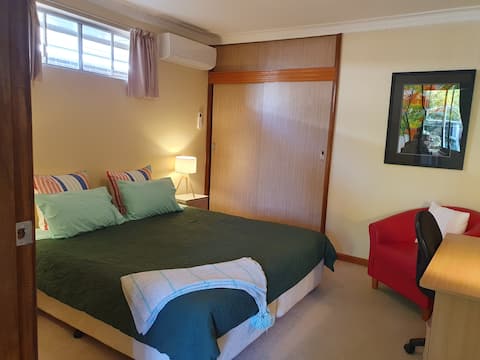 Successful Airbnb property: Homely BnB. Private entrance. in Orange