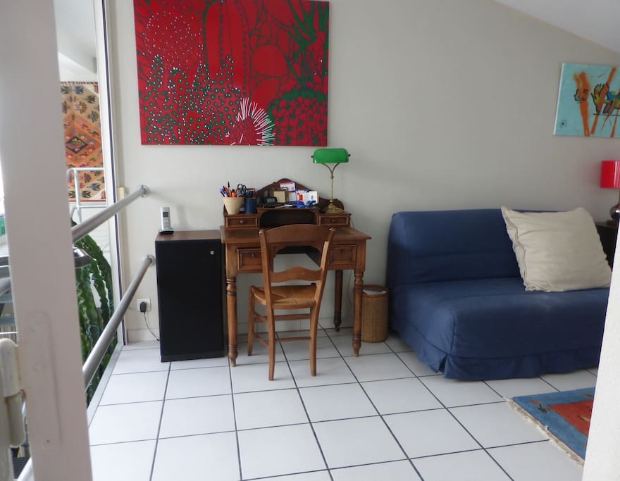 bureau / extra room