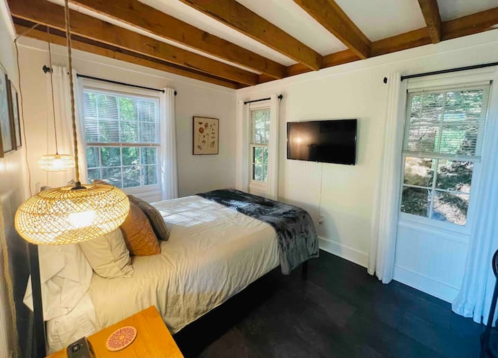 Dhoma kryesore e krevatit