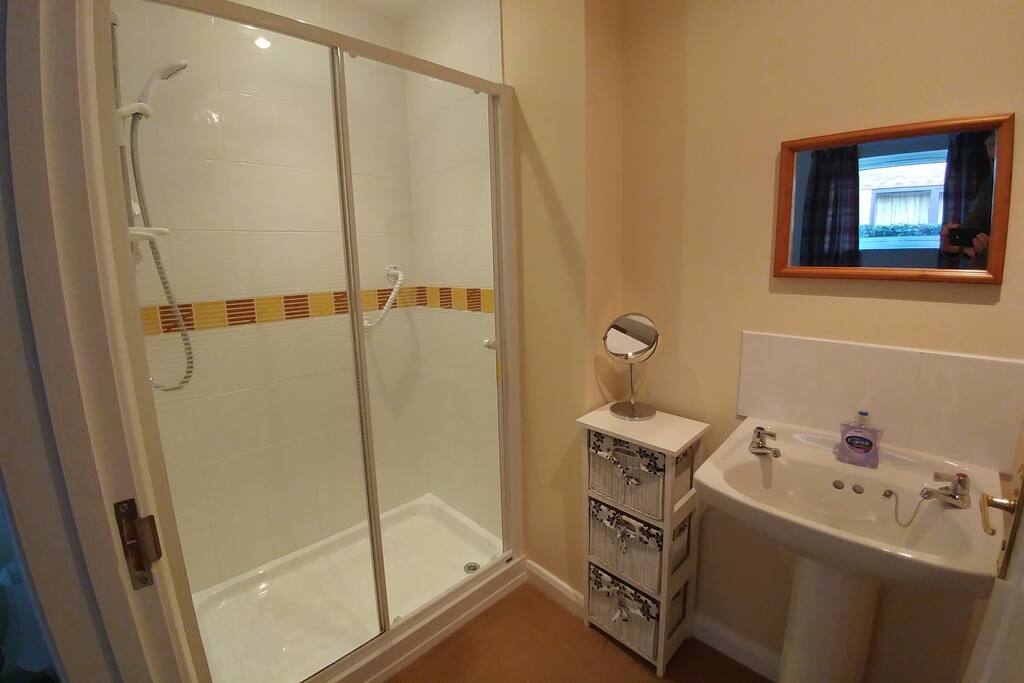 Large Shower Cubicle.