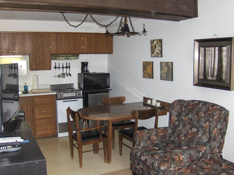 Cute fully furnished kitchenette