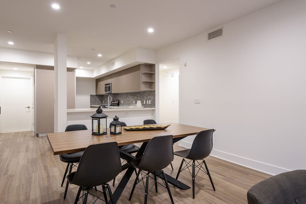 Open plan with easy access to kitchen area