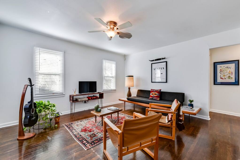 “From seamless check-in to super fast communication, and to the impeccably decorated house.”—Teresa