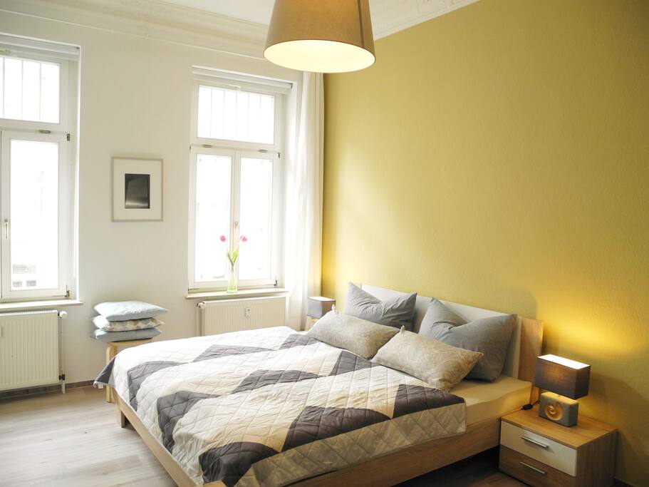 großes gemütliches Bett (1,80x2,00)