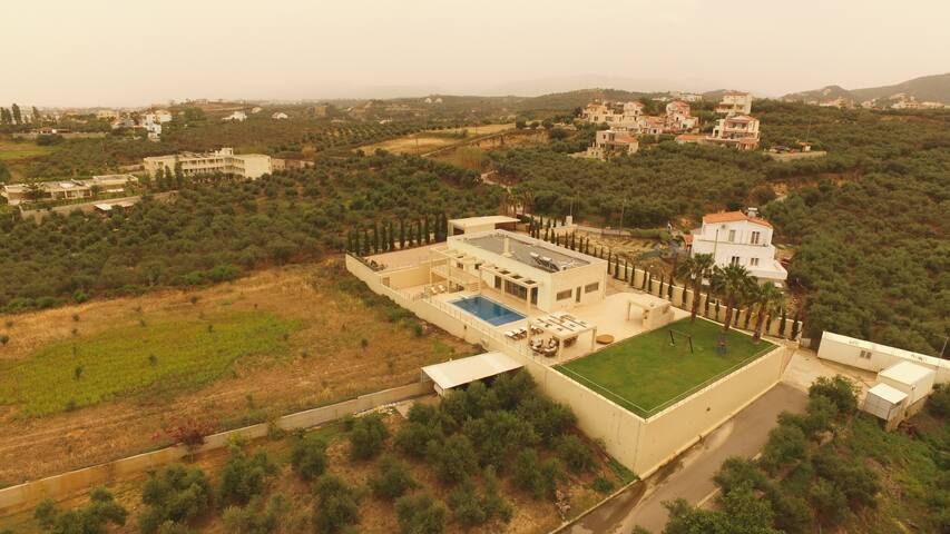 Villa Prigipessa-Seaview-Private pool- Agia Marina gallery image 5