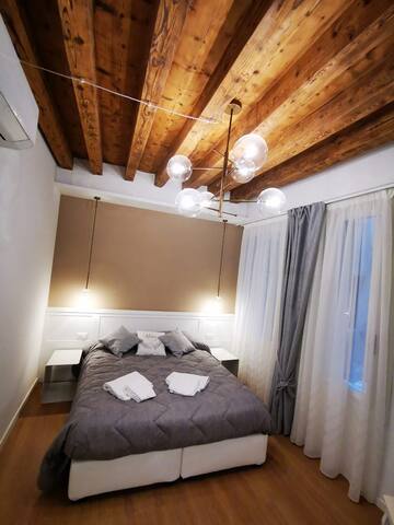 DELUXE RIALTO 3 BEDROOM FLAT gallery image 5