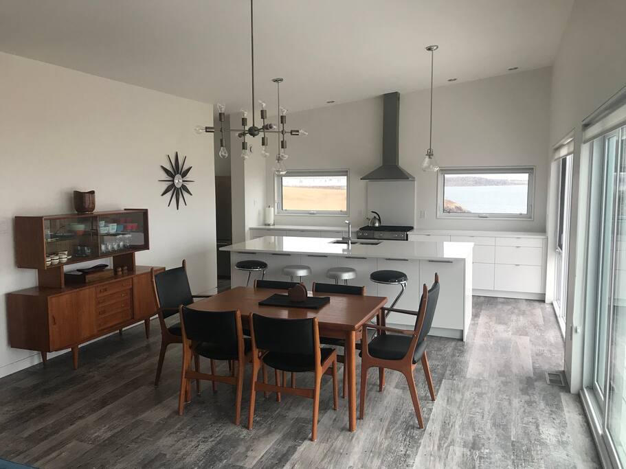 KITCHEN/DINING
