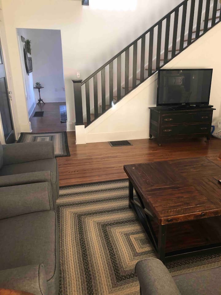 The Farmhouse At Ten 64, Great Location In Ozark - Springfield, MO