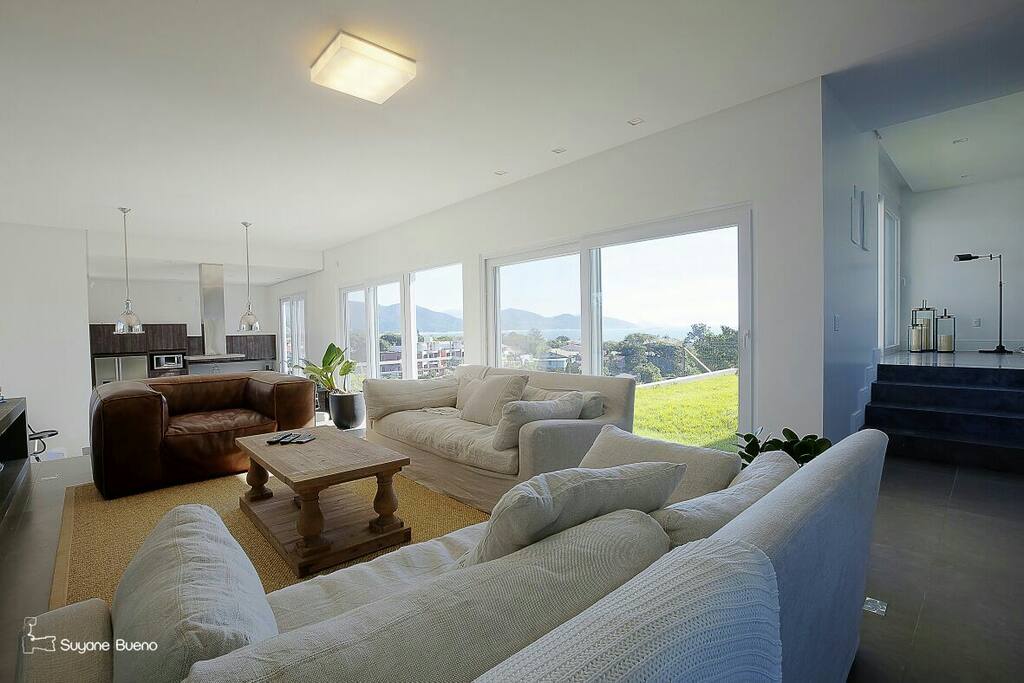 sala de tv e lareira