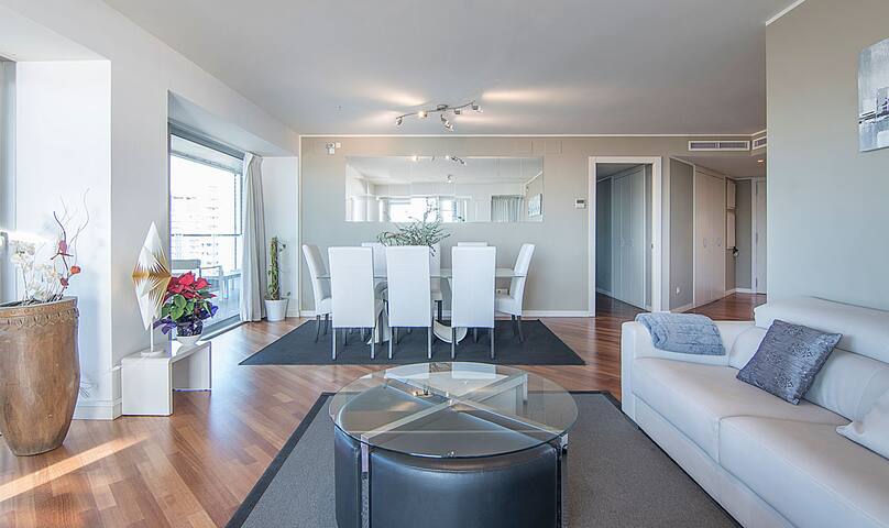 Sea view five bedroom apartment gallery image 5