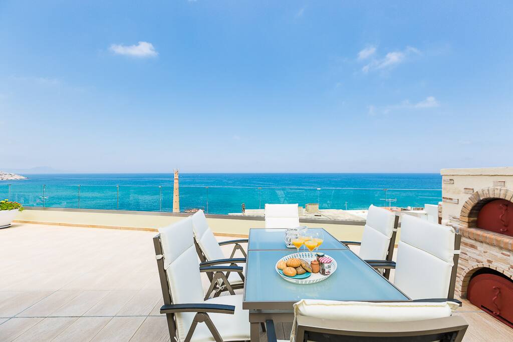 Enjoying a nice al fresco breakfast by the endless blue