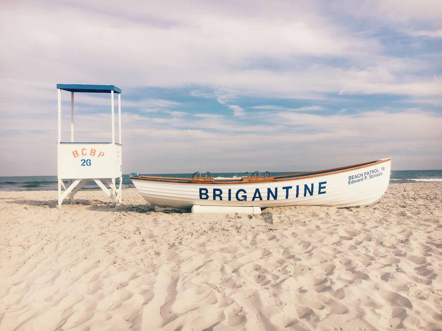 The beautiful 26th St Beach is just 3 blocks away!