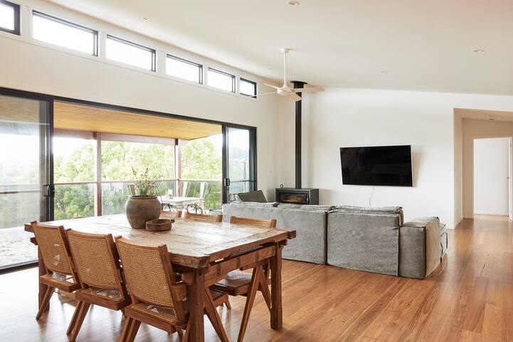 Coopers Shoot Rammed Earth House gallery image 2