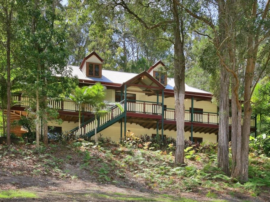 High aspects, colonial home