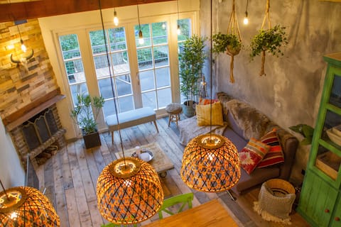 Balistyle guesthouse in the forest near Amsterdam