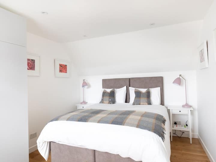 Master Bedroom (King ukubwa mara mbili au pacha single)