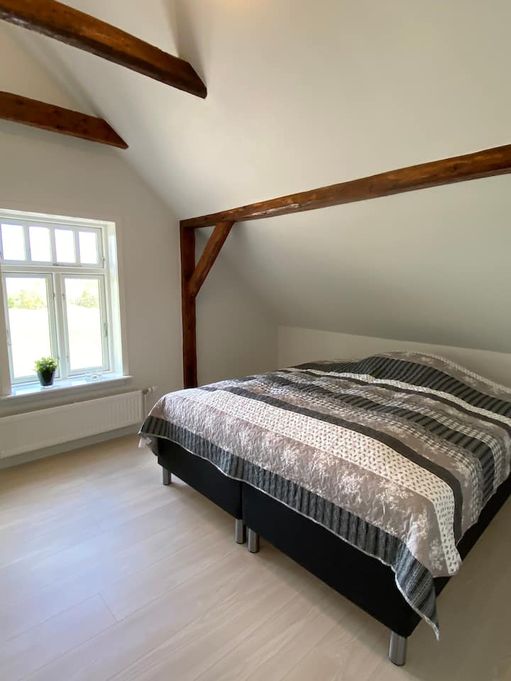 Soveværelse nr. 2 - kingsize seng