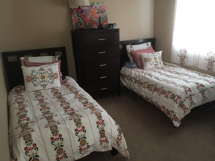 Chumba cha kulala cha 3 w/vitanda viwili vya watu wawili