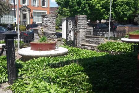 Centrally Located Historic Allentown Apt