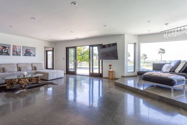 Celebrity Home in the Hills gallery image 5