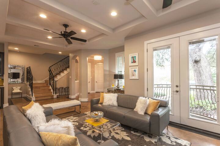Gorgeous & Spacious in Downtown East Austin (NB) gallery image 3