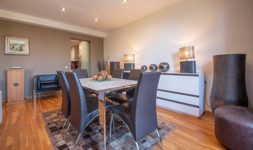 Paseo de Gracia Suite 1, modern, spacious and cozy gallery image 3