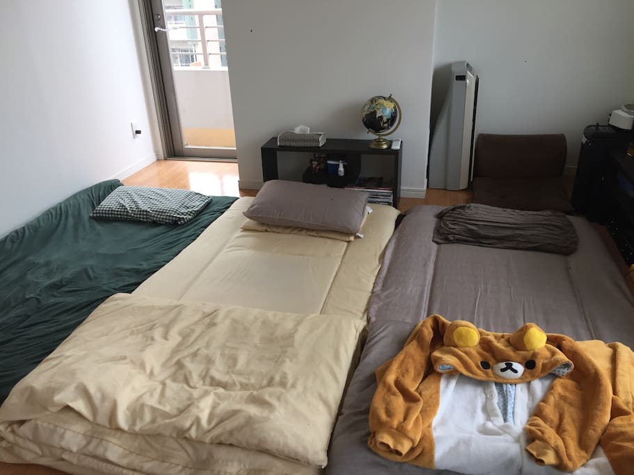 Space for three guests in the living room. :)