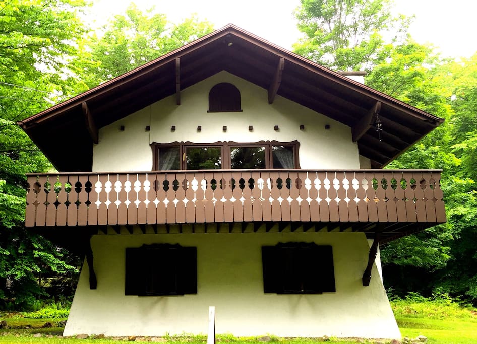 Le chalet style suisse.