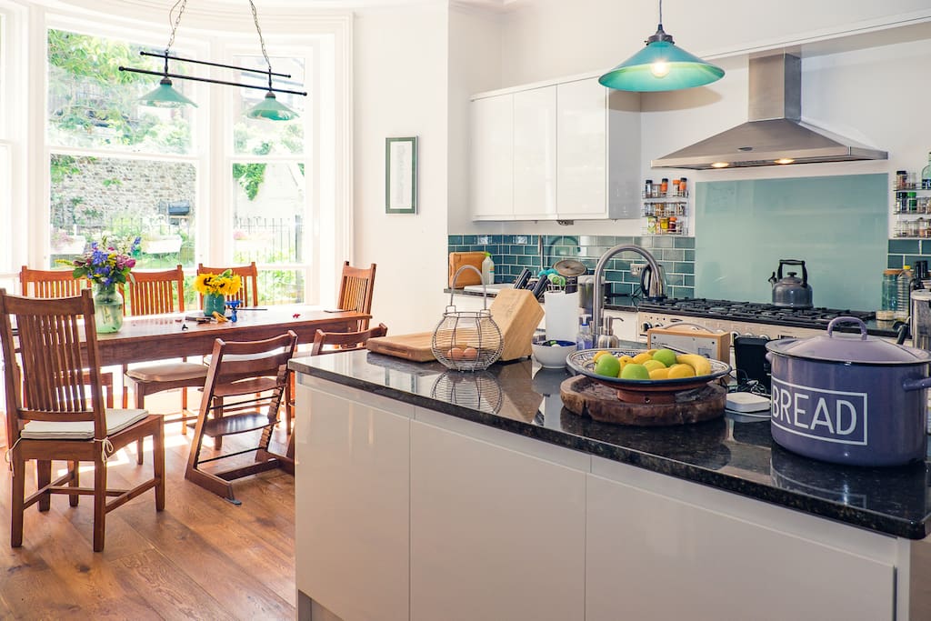 Big, sunny kitchen/diner, overlooking the back garden